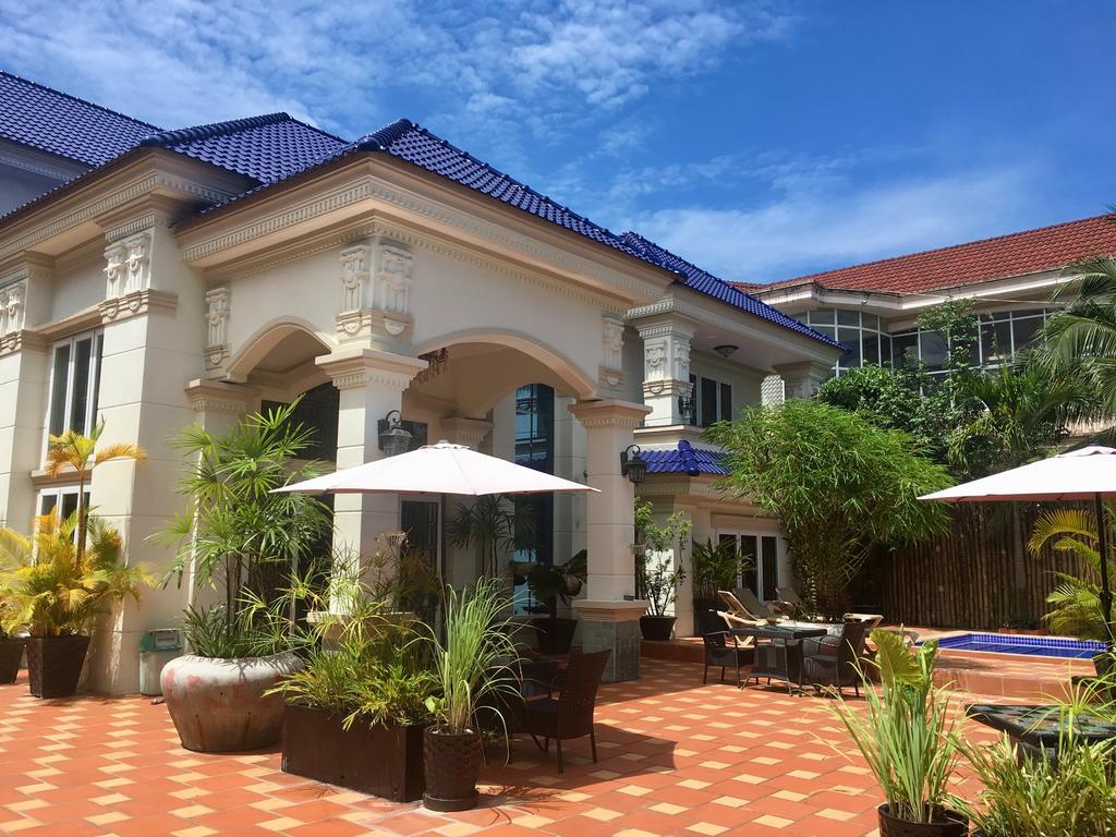 Villa D' Artagnan Hotel & Restaurant Sihanoukville Exterior foto